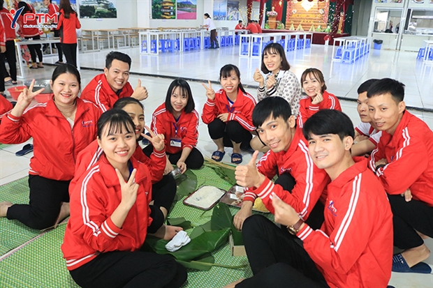 HỌC VIÊN PTM VIỆT NHẬT HÁO HỨC GÓI BÁNH CHƯNG